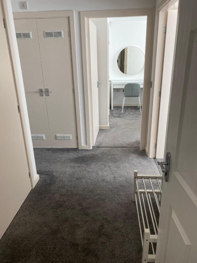 Marine Viewing 2 Bedrooms Flat Manchester Eksteriør billede