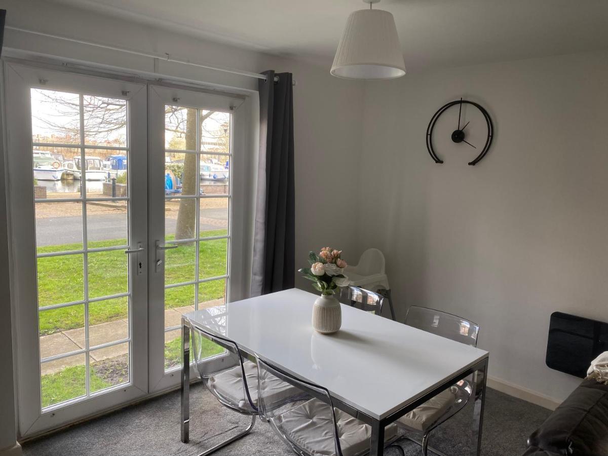 Marine Viewing 2 Bedrooms Flat Manchester Eksteriør billede