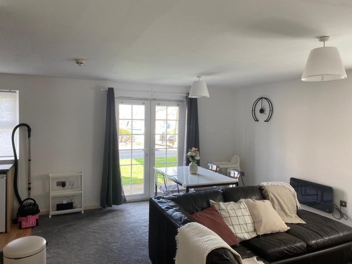 Marine Viewing 2 Bedrooms Flat Manchester Eksteriør billede