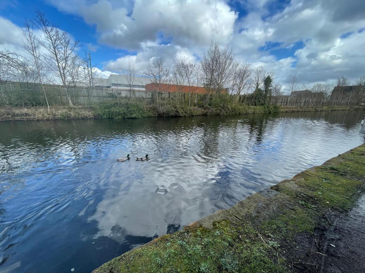 Marine Viewing 2 Bedrooms Flat Manchester Eksteriør billede